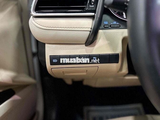 Toyota Camry 2022 2.5HV - 28000 km