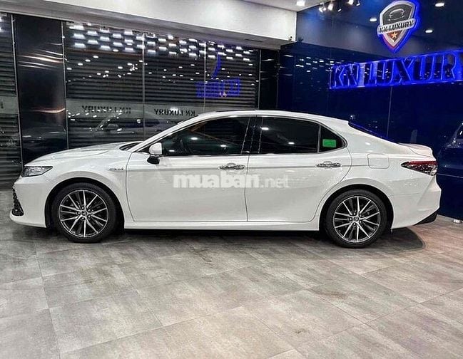 Toyota Camry 2022 2.5HV - 28000 km