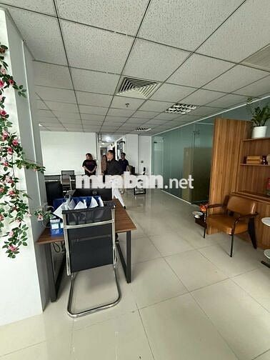 Cho thuê văn phòng Yên Thế Tân Bình 230m² có sẵn fitout, giá 12USD/m²