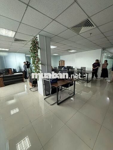 Cho thuê văn phòng Yên Thế Tân Bình 230m² có sẵn fitout, giá 12USD/m²