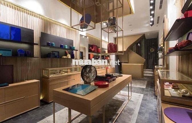 GẦN NHÀ HÁT THÀNH PHỐ, LỀ RỘNG, KHU KHÁCH TÂY SỐ 16 ĐÔNG DU QUẬN 1