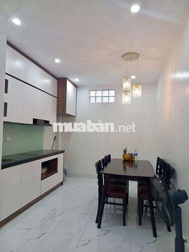 Bán nhà Đống Đa, ô tô đỗ cửa, kinh doanh, 38m2, chỉ 12.8 tỷ!