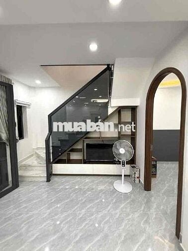 Nhà Tân Bình như Villa - 5.5x6 nở hậu, 2 lầu 3pn - Giá 4.75 tỷ