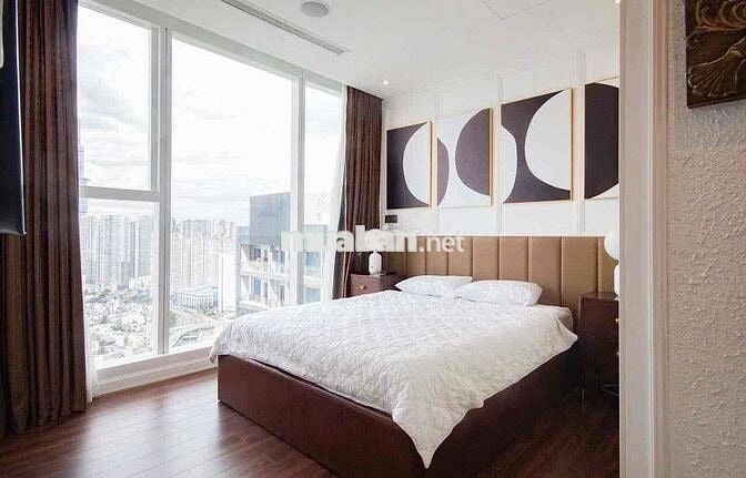 Căn hộ cao cấp 2PN - Ban công view thành phố