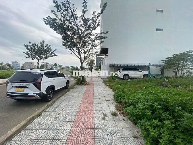 Bán 2 lô đất siêu hiếm đối diện Sunneva island - Nam Hòa Xuân, Đà Nẵng