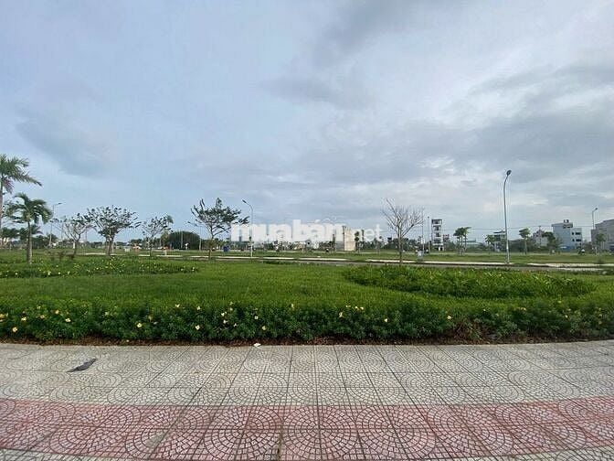 Bán 2 lô đất siêu hiếm đối diện Sunneva island - Nam Hòa Xuân, Đà Nẵng