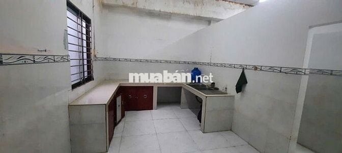 Nhà rộng rãi ngay trung tâm thành phố (cho thuê hoặc bán)