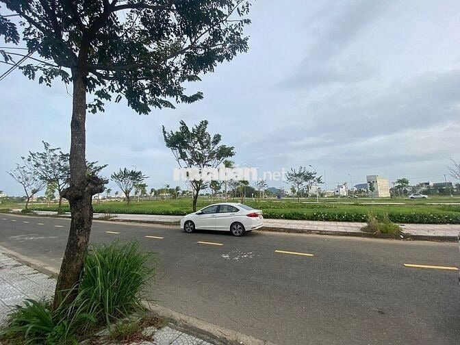 Bán 2 lô đất siêu hiếm đối diện Sunneva island - Nam Hòa Xuân, Đà Nẵng