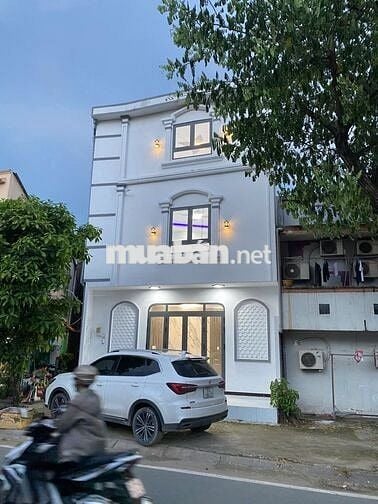 phòng mới đẹp, hơn 20 mét, ngay cầu Tân Thuận 2, ngay trung tâm