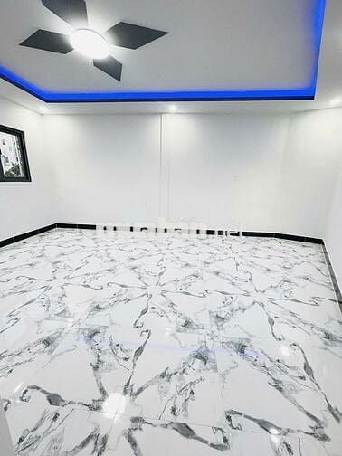 phòng mới đẹp, hơn 20 mét, ngay cầu Tân Thuận 2, ngay trung tâm