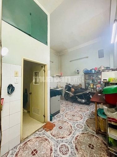 Bán nhà cũ tiện xây mới, đường Lãnh Binh Thăng Quận 11, 5x14m, Gấp Bán