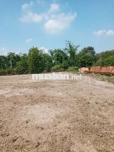 Đất 2 mặt tiền sổ hồng 6470m² gần trường Lộc Ninh.