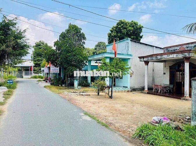 BÁN ĐẤT NGỘP 173m2 NGANG 6M CÓ BỜ RÀO SHR THỔ CƯ GIÁ 580 TRIỆU CÒN TL