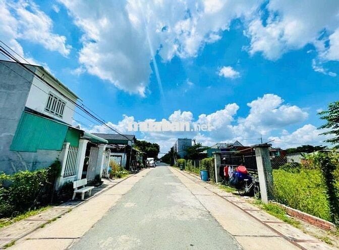 Đất làm nhà vườn 417m2 ngay khu Việt Kiều, Củ Chi. 770Tr Sổ Hồng Riêng