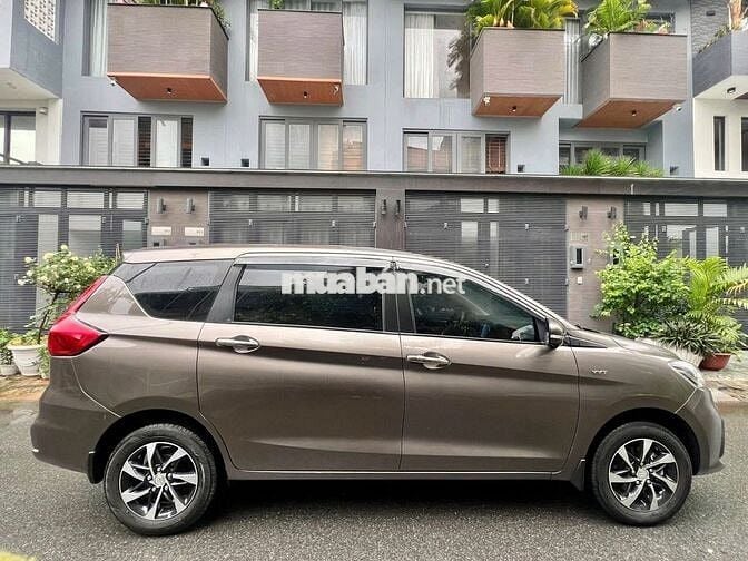 Cần bán Suzuki Ertiga Sport 2021 màu xám.