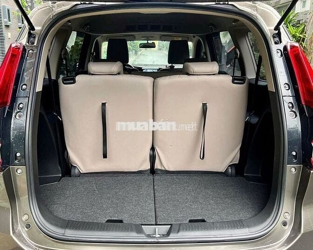 Cần bán Suzuki Ertiga Sport 2021 màu xám.