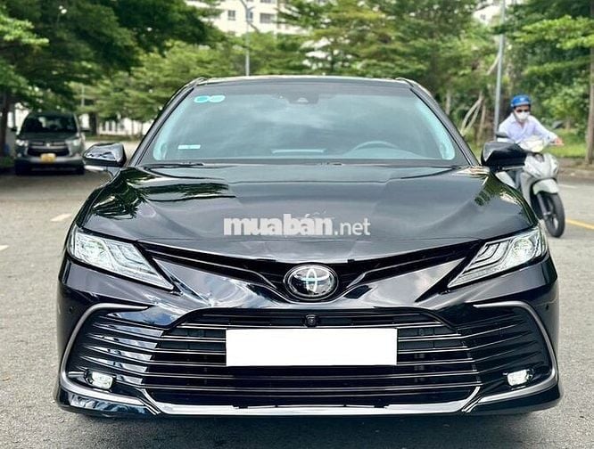 Bán Toyota Camry 2022, bản 2.5Q màu đen