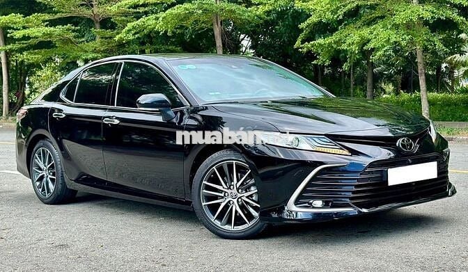 Bán Toyota Camry 2022, bản 2.5Q màu đen