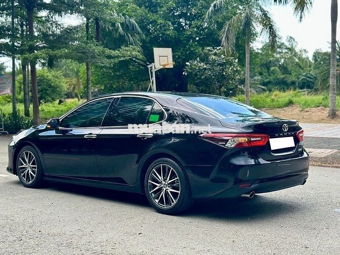 Bán Toyota Camry 2022, bản 2.5Q màu đen