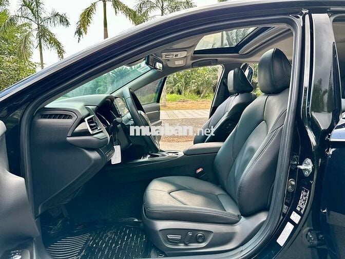 Bán Toyota Camry 2022, bản 2.5Q màu đen