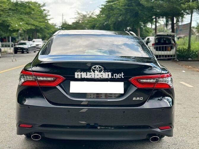 Bán Toyota Camry 2022, bản 2.5Q màu đen