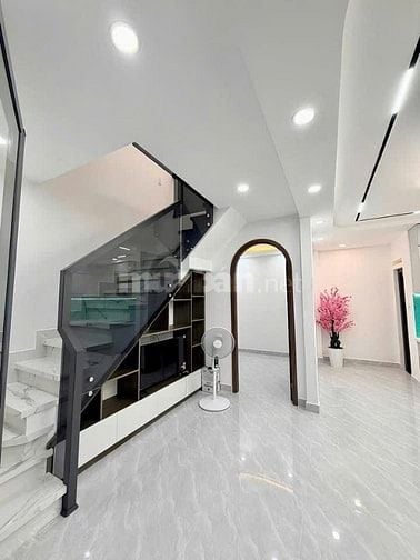 Giá rẻ hơn thuê - Nhà thật ngay hôm nay đường Phạm Văn Hai - 3,630 tỷ