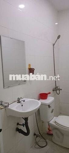 Phòng máy lạnh,đủ nội thấc,giờ tự do,ở lầu 2, tolet trong