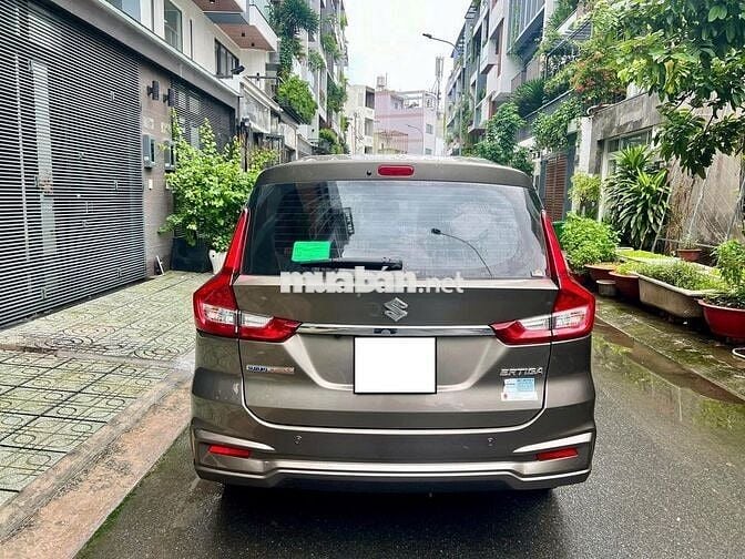 Cần bán Suzuki Ertiga Sport 2021 màu xám.