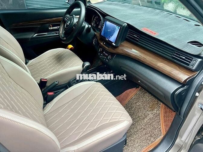 Cần bán Suzuki Ertiga Sport 2021 màu xám.