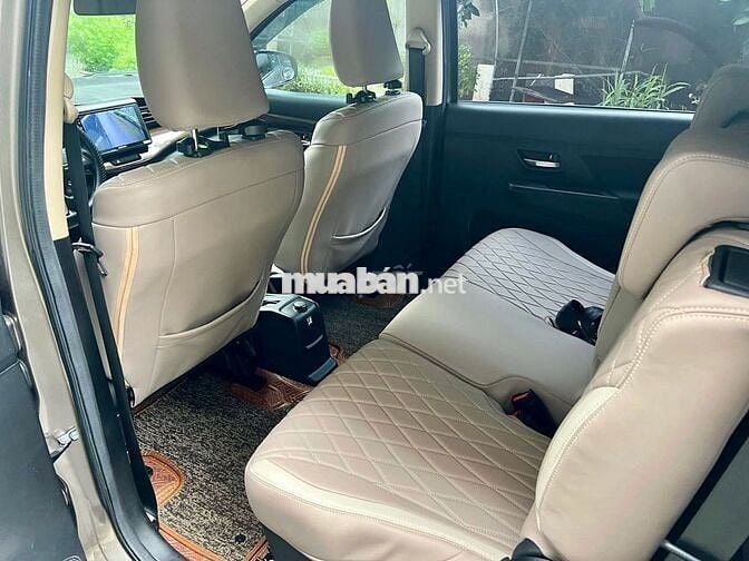 Cần bán Suzuki Ertiga Sport 2021 màu xám.