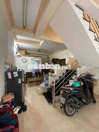 BÁN NHÀ 3 TẦNG 3PN 3WC, VUÔNG VỨC VỊ TRÍ ĐẸP - HUỲNH TẤN PHÁT Q7