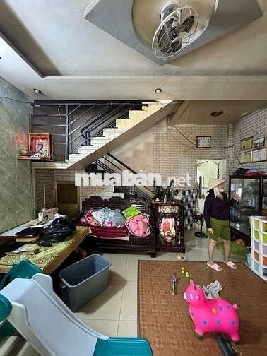 Nhà cần tiền giảm giá sát sườn , Trung Tâm Bình Tân , TL10