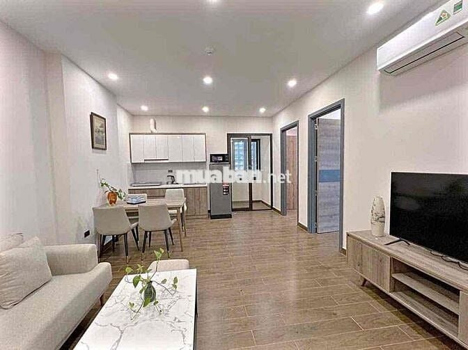 Mình còn phòng 2 phòng ngủ có ban công thoáng mát sạch sẽ...