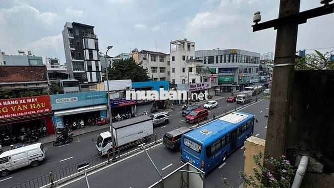 Nhà mình ở dư 1 phòng 30m2 có ban công , MT hoàng văn thụ