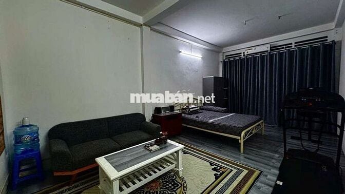 Nhà mình ở dư 1 phòng 30m2 có ban công , MT hoàng văn thụ