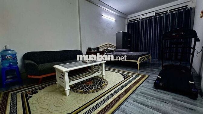 Nhà mình ở dư 1 phòng 30m2 có ban công , MT hoàng văn thụ