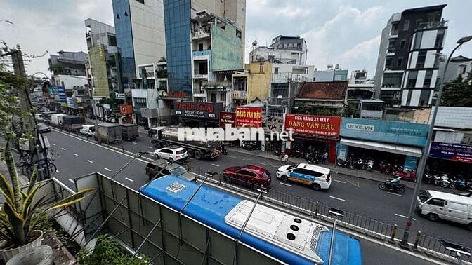 Nhà mình ở dư 1 phòng 30m2 có ban công , MT hoàng văn thụ