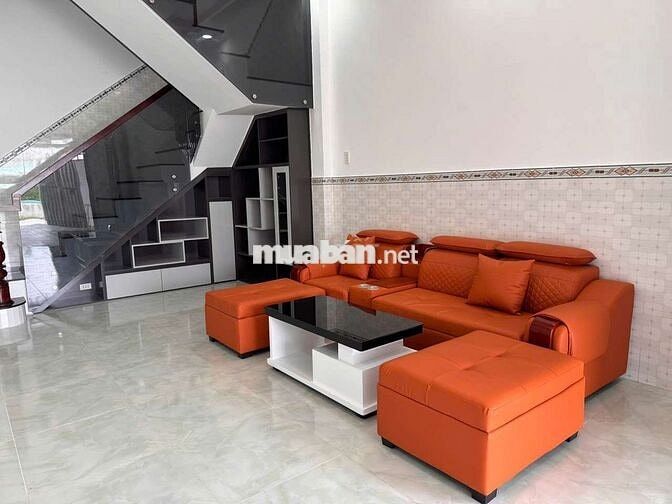 Bán căn nhà mặt tiền kinh doanh , sổ hồng riêng .