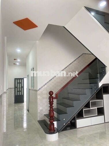 Bán căn nhà mặt tiền kinh doanh , sổ hồng riêng .