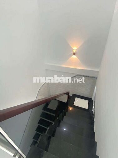 Bán căn nhà mặt tiền kinh doanh , sổ hồng riêng .