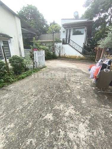 BÁN GẤP NHÀ 2 MẶT TIỀN HẺM LÊ VĂN TÁM P2 TP BẢO LỘC 239m2 GIÁ :3,5 tỷ