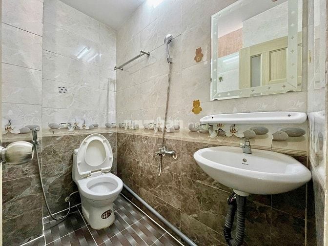 Cho Thuê CHDV Nguyễn Cảnh Chân trung Tâm Q1.Giá 5.3-6.3tr. Có ban công