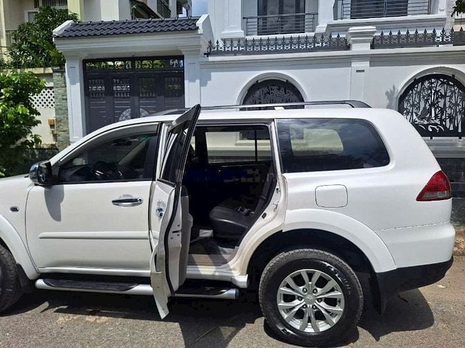 Mitsubishi Pajero Sport 2016 trắng AT 4×2