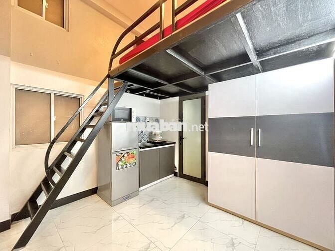 DUPLEX FULL NỘI THẤT TÒA NHÀ MỚI CÓ THANG MÁY CỬA SỔ NGAY KHU ẨM THỰC