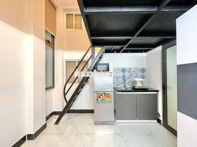 DUPLEX FULL NỘI THẤT TÒA NHÀ MỚI CÓ THANG MÁY CỬA SỔ NGAY KHU ẨM THỰC