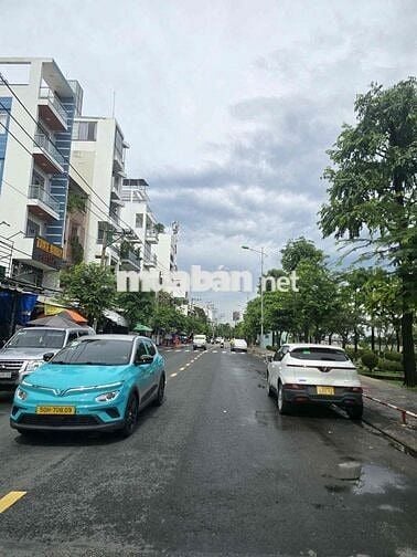 BÁN NHÀ 4 LẦU NGAY ĐH NGOẠI THƯƠNG BT