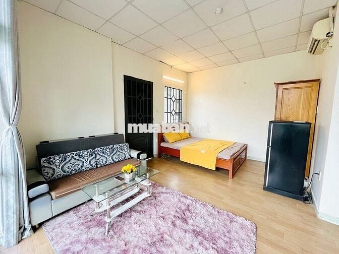 Căn Hộ Ban Công Máy Giặt Riêng Full Nội Thất Ngã Tư Hàng Xanh