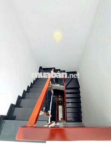 bán nhà shr dt 5x20 đúc 2 lầu + sân thượng sổ cn 93m san 270m Q12