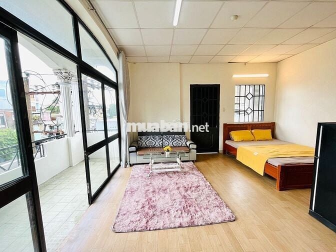 Căn Hộ Ban Công Máy Giặt Riêng Full Nội Thất Ngã Tư Hàng Xanh