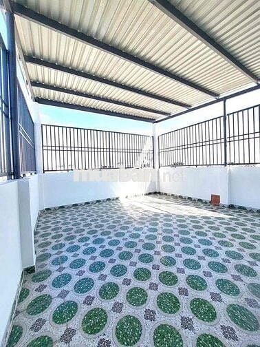 bán nhà shr dt 5x20 đúc 2 lầu + sân thượng sổ cn 93m san 270m Q12